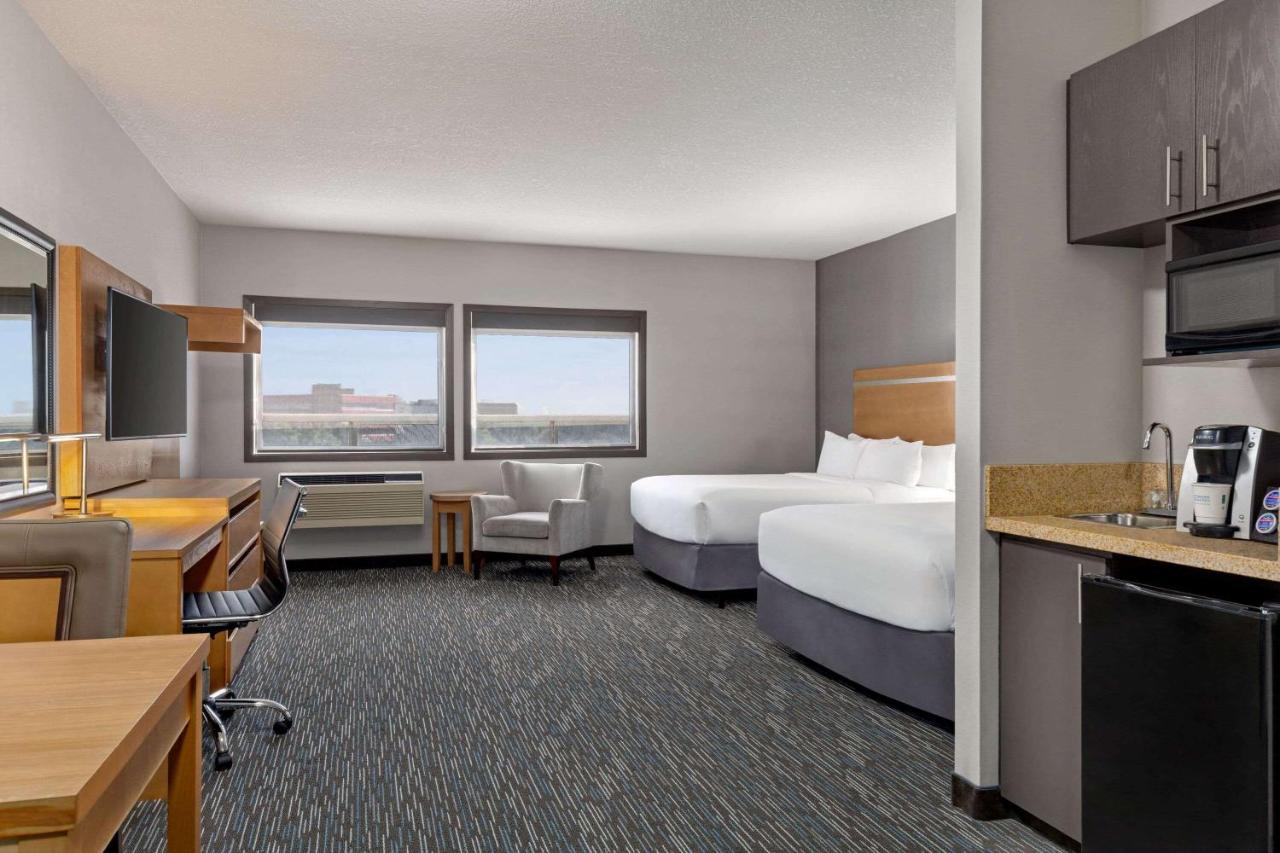 Hotel Wingate By Wyndham Lethbridge Exterior foto