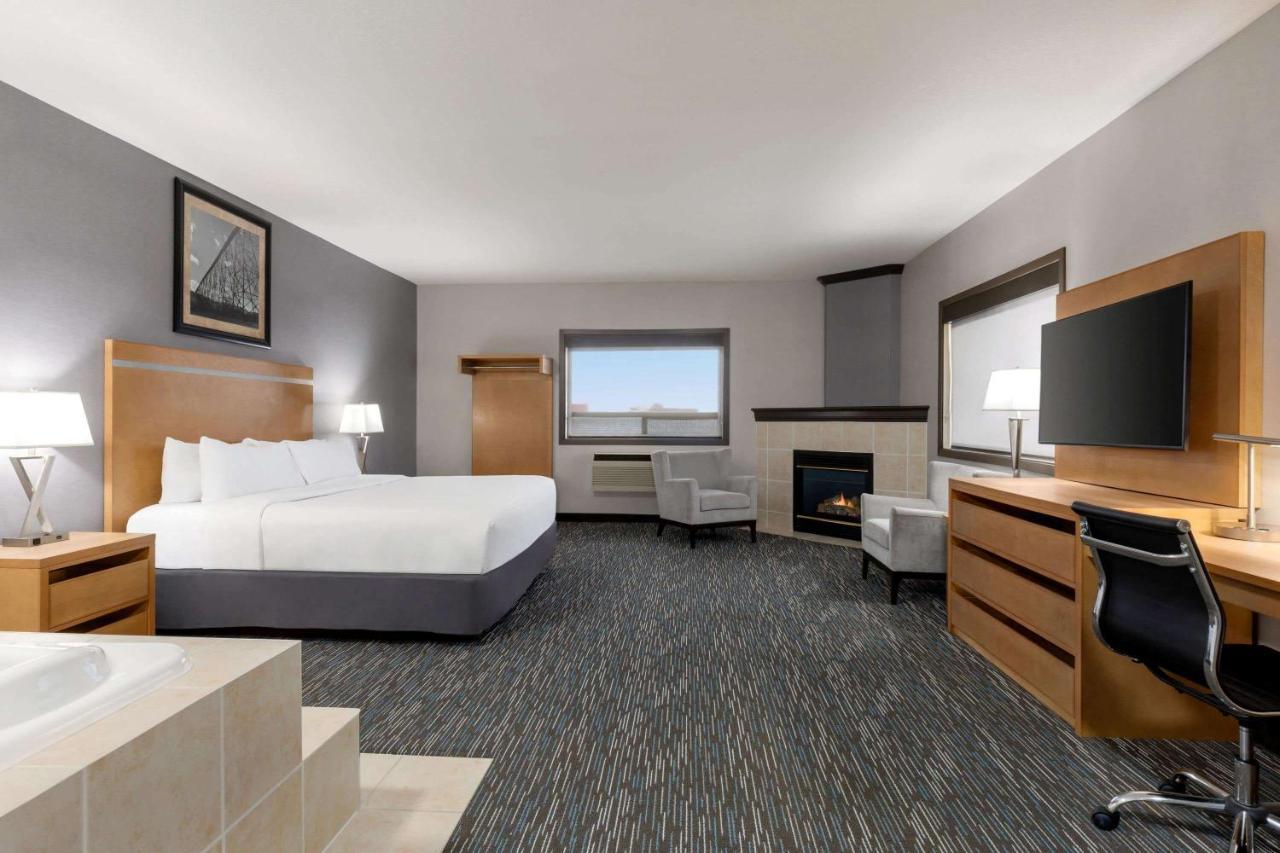 Hotel Wingate By Wyndham Lethbridge Exterior foto