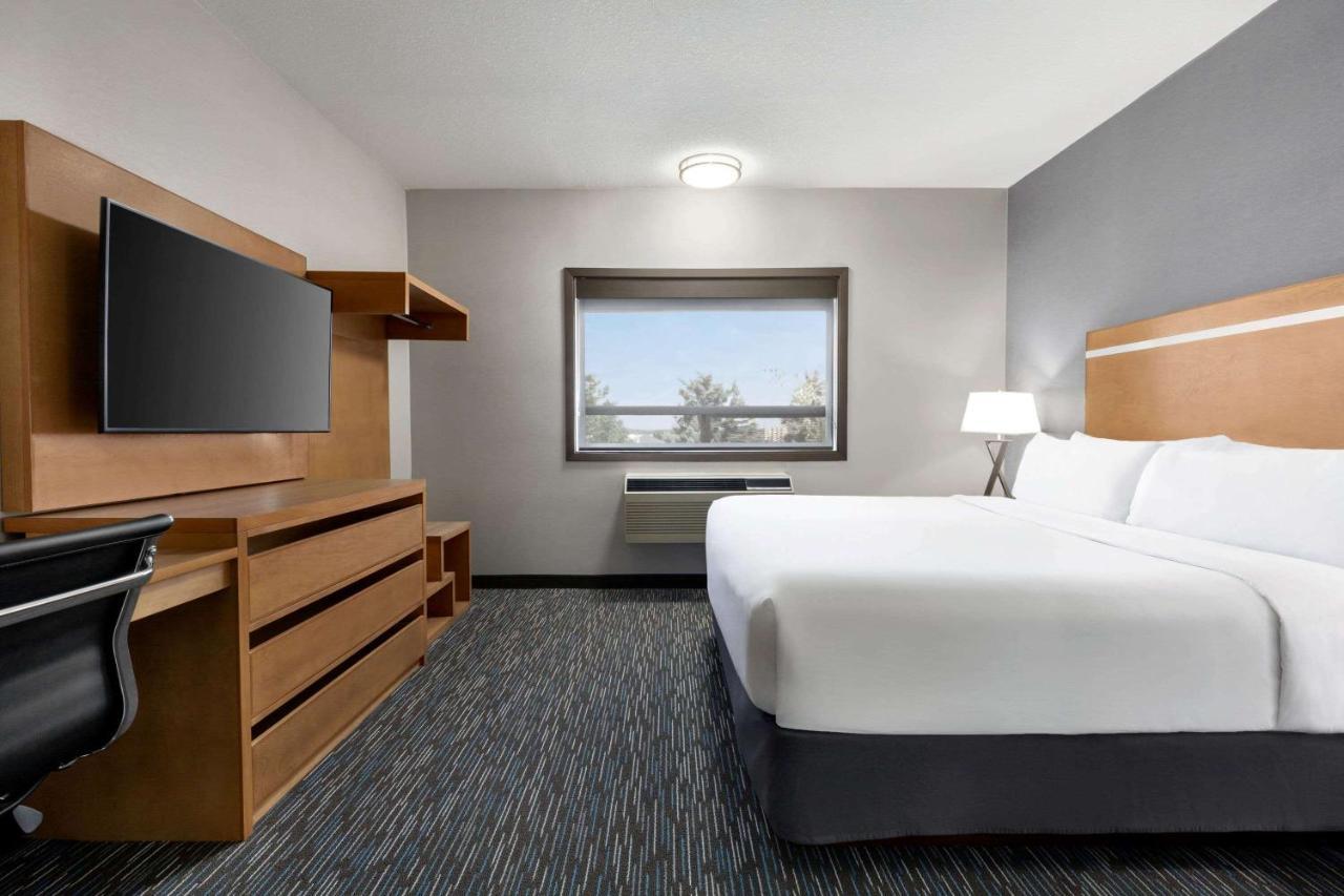 Hotel Wingate By Wyndham Lethbridge Exterior foto